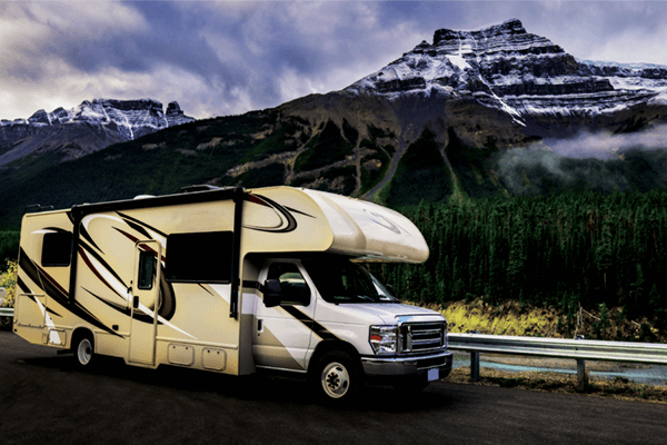 Body-Image-Camper-in-front-of-Mountain